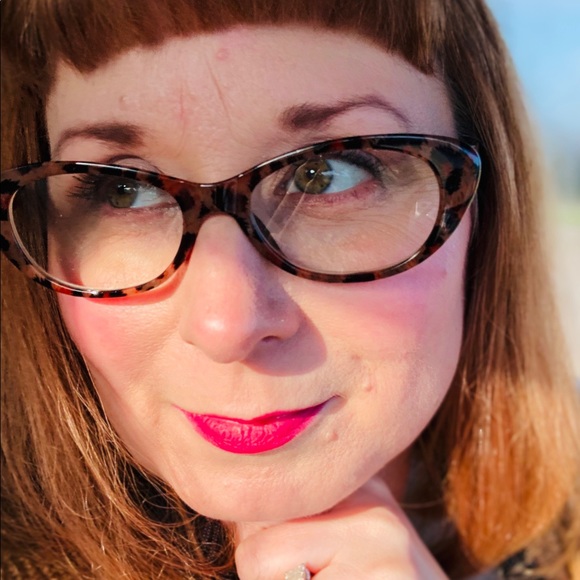 Meet your Posher, Ramona - Picture 2 of 2